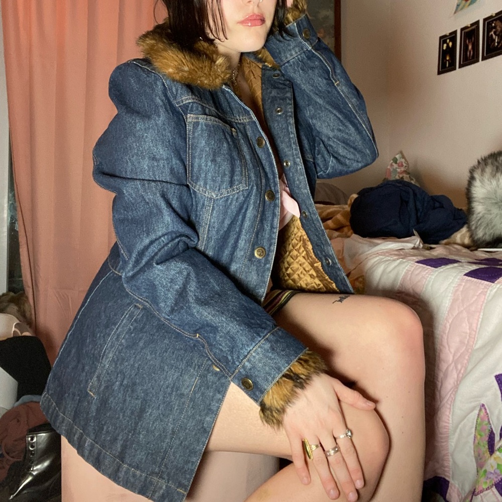 Faux fur trimmed denim coat🤎🤎